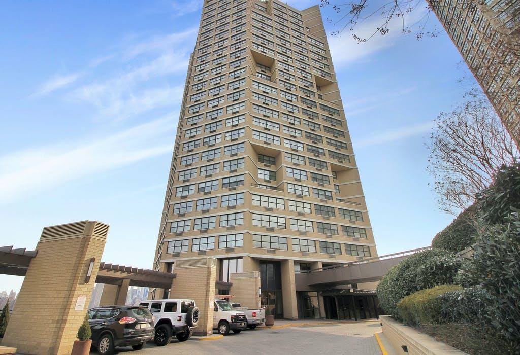 # 250006529 - For Rent in Guttenberg NJ