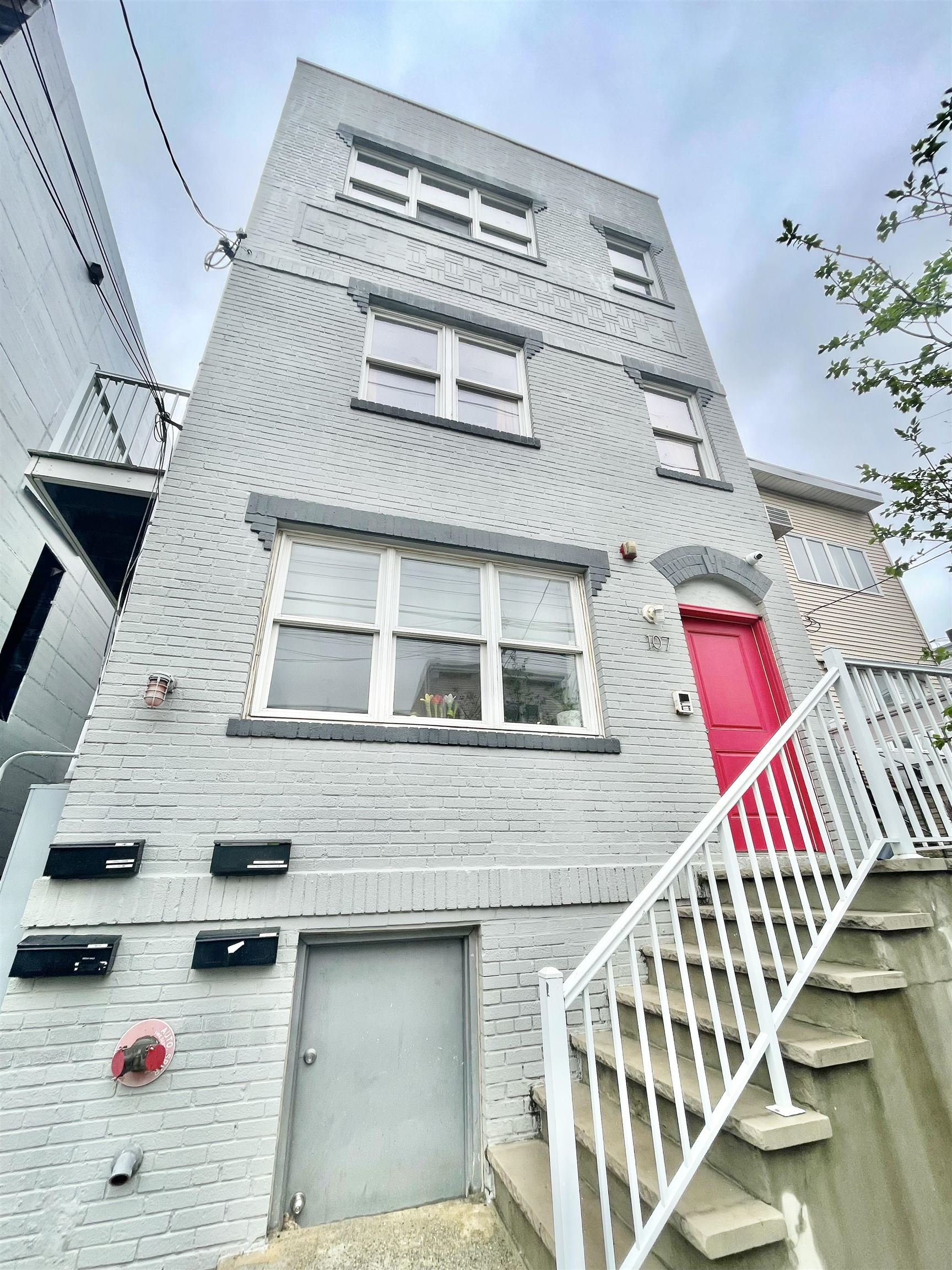 # 250006723 - For Rent in JERSEY CITY - Heights NJ