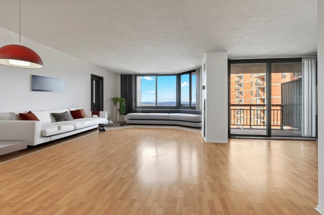 # 250006742 - For Rent in Secaucus NJ