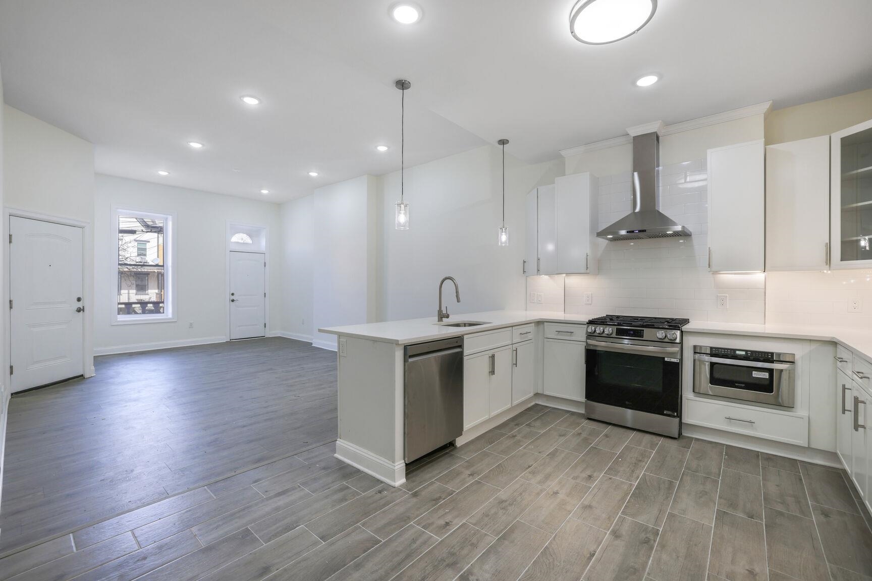 # 250006803 - For Rent in JERSEY CITY - Bergen-Lafayett NJ