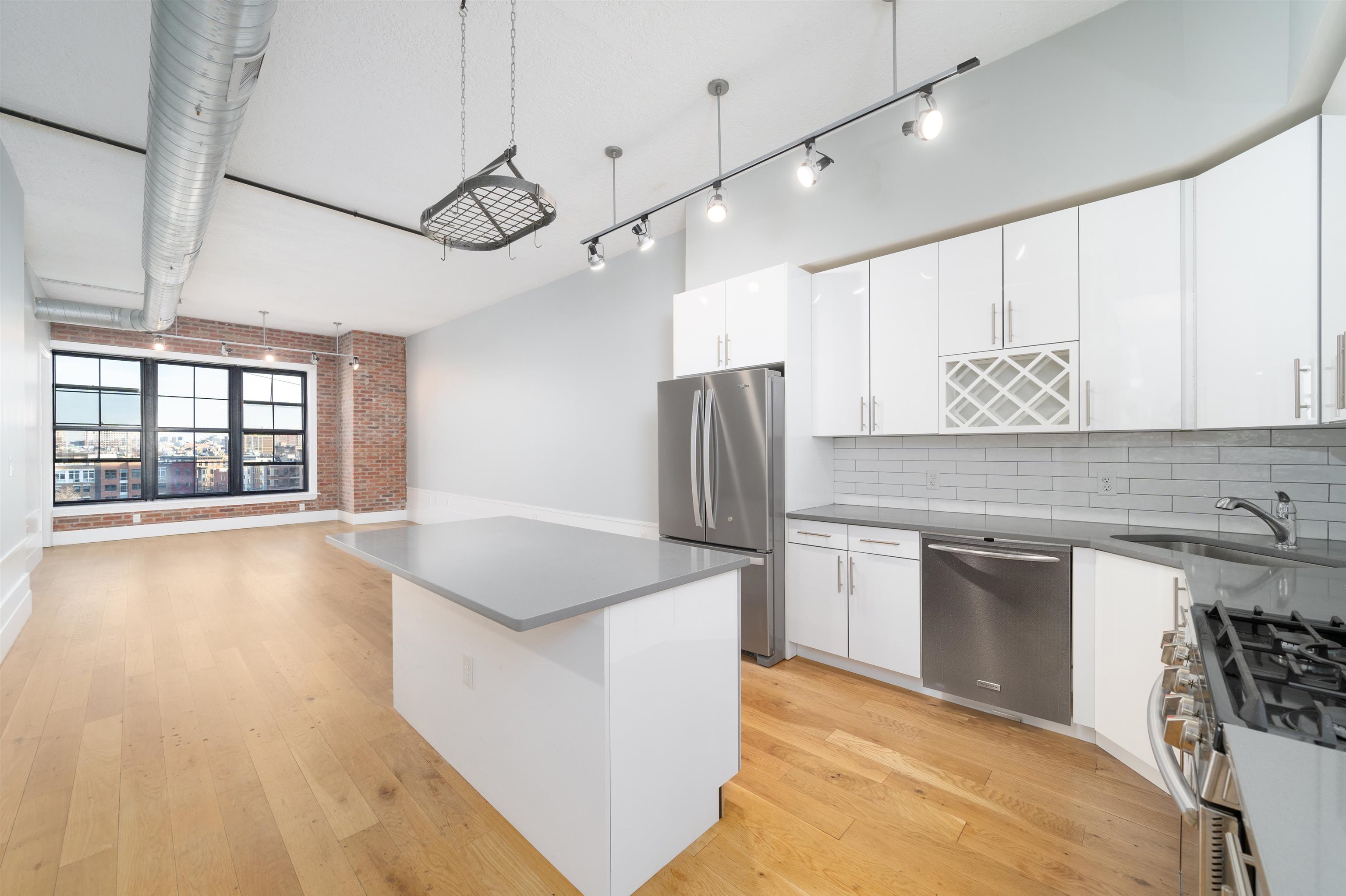 # 250006857 - For Rent in JERSEY CITY - Heights NJ