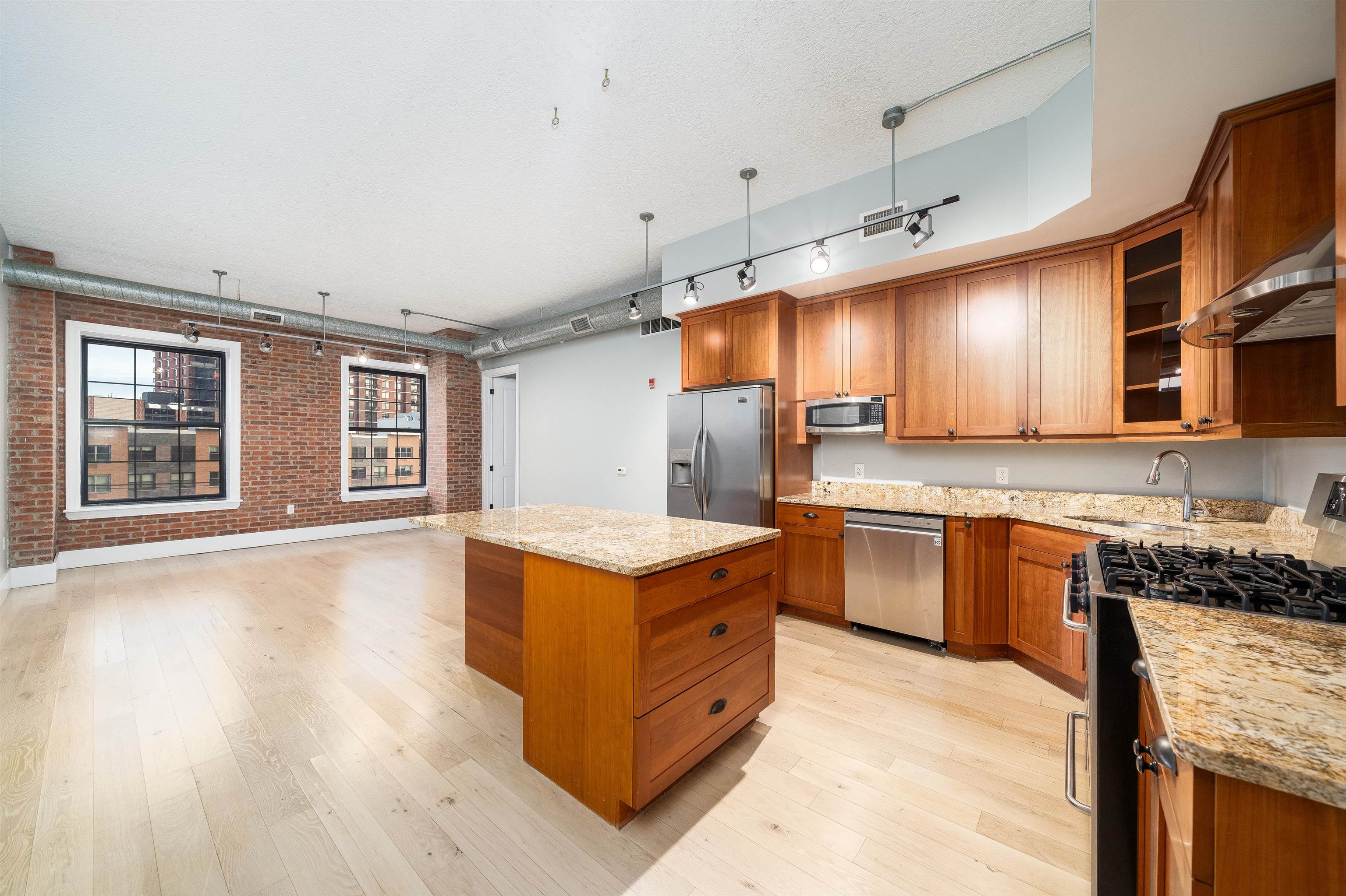 # 250006861 - For Rent in JERSEY CITY - Heights NJ
