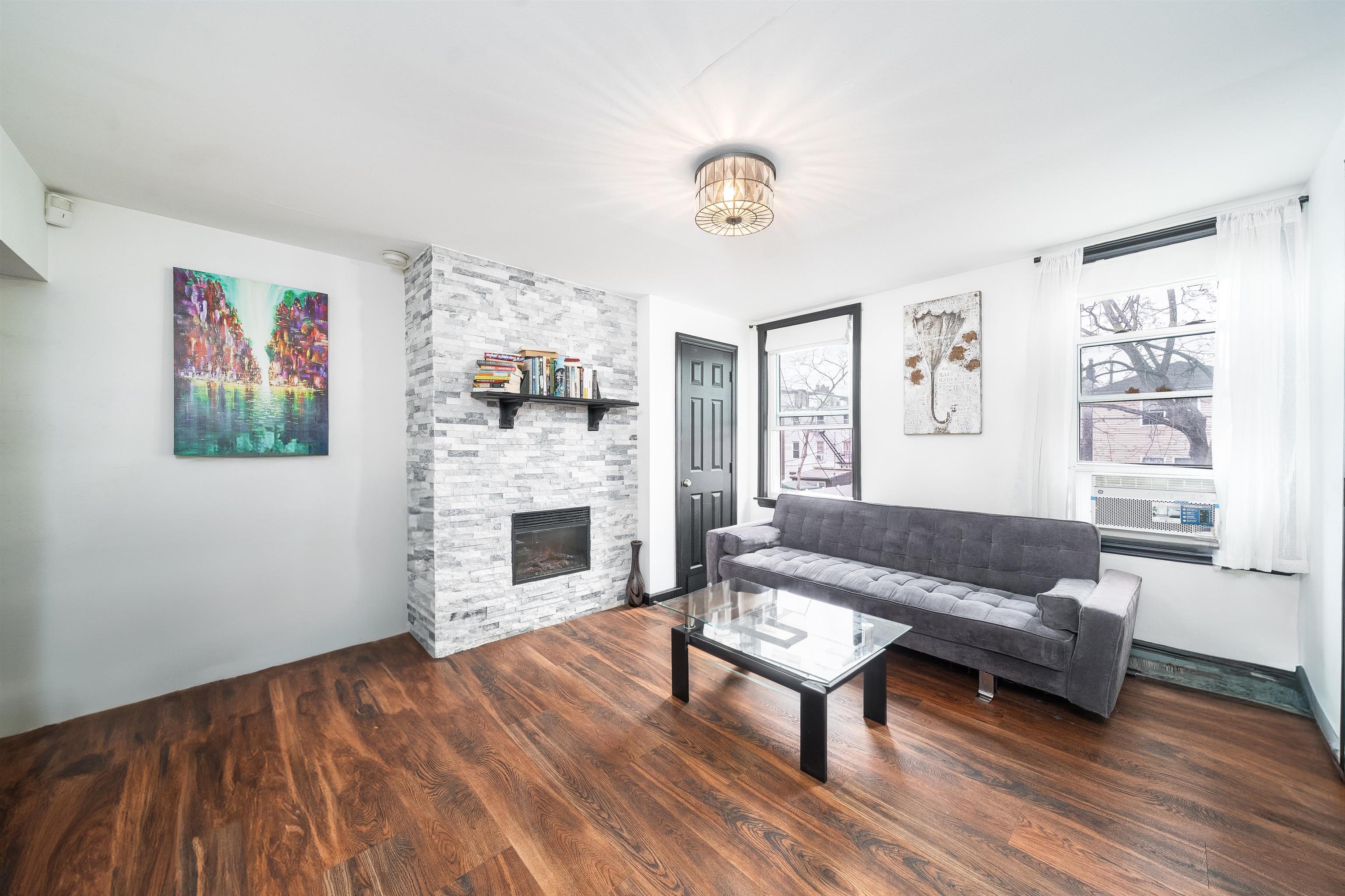 # 250006884 - For Rent in JERSEY CITY - Heights NJ