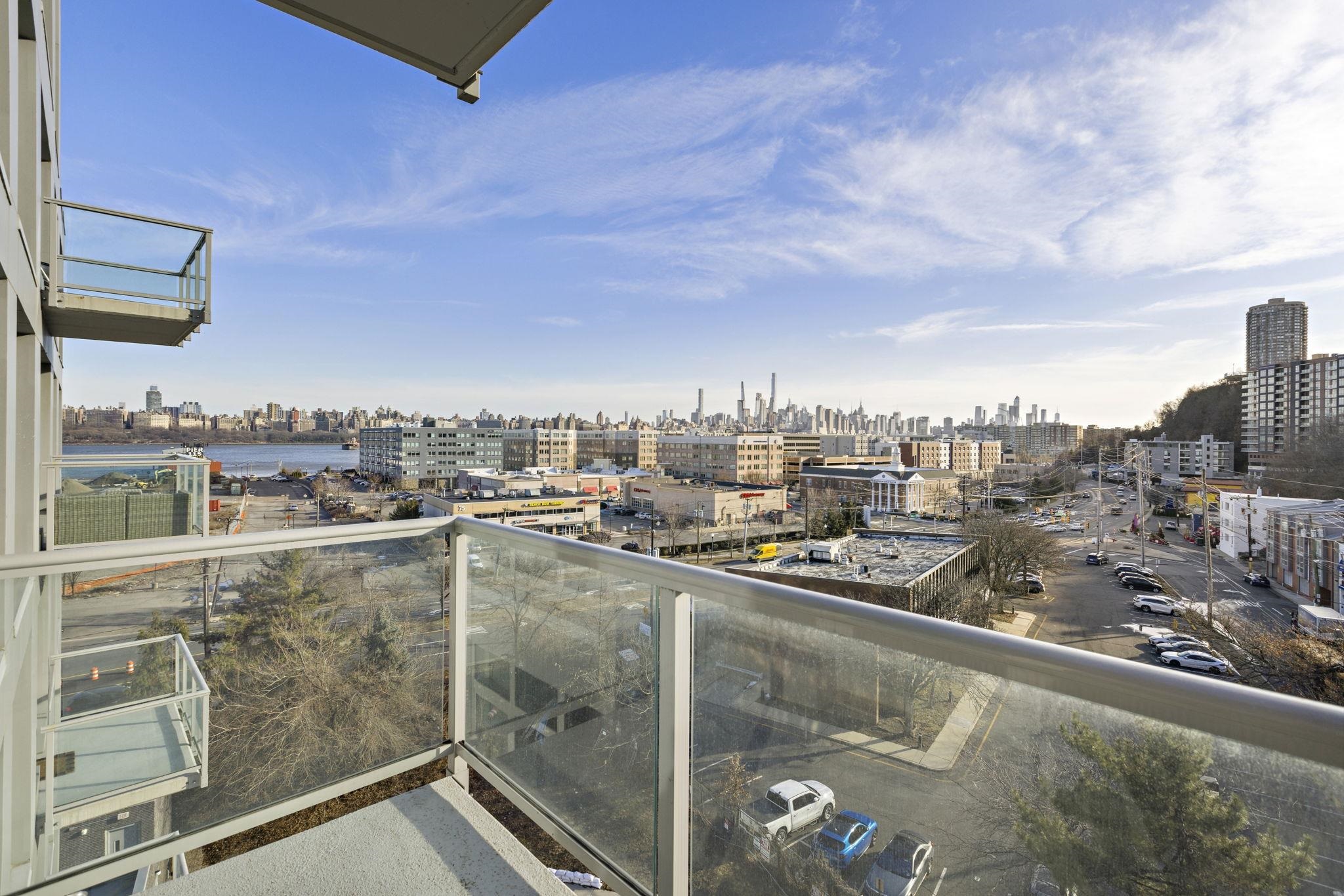 # 250006965 - For Rent in Edgewater NJ