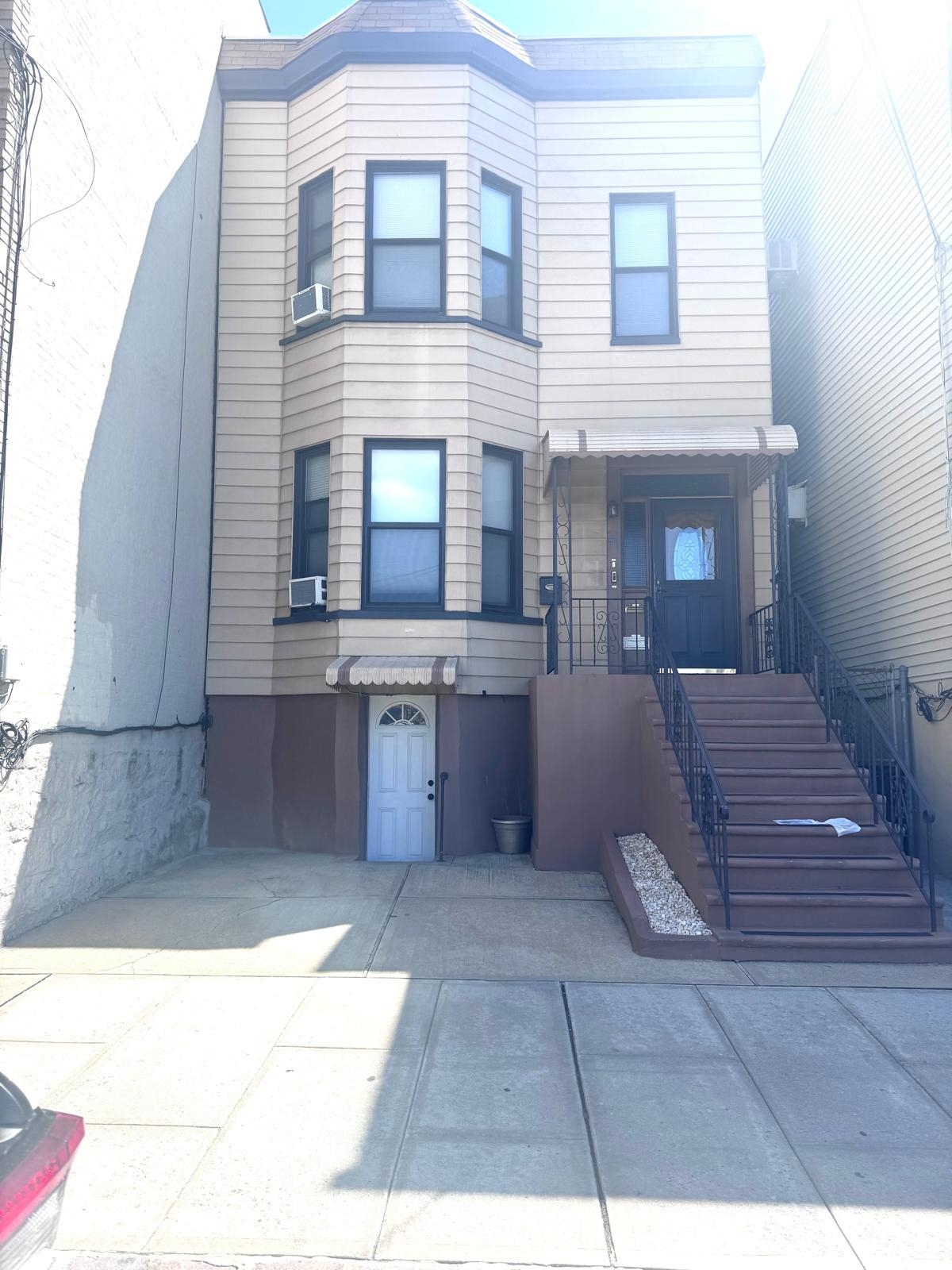 # 250007006 - For Rent in Union City NJ