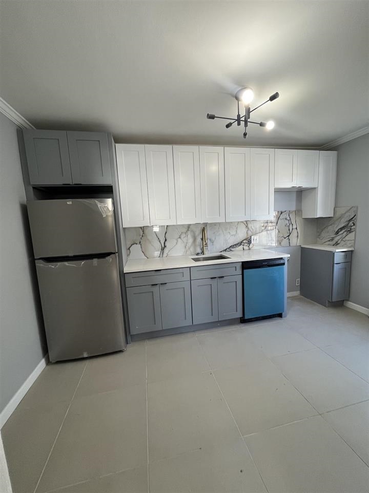 # 250007033 - For Rent in Bayonne NJ