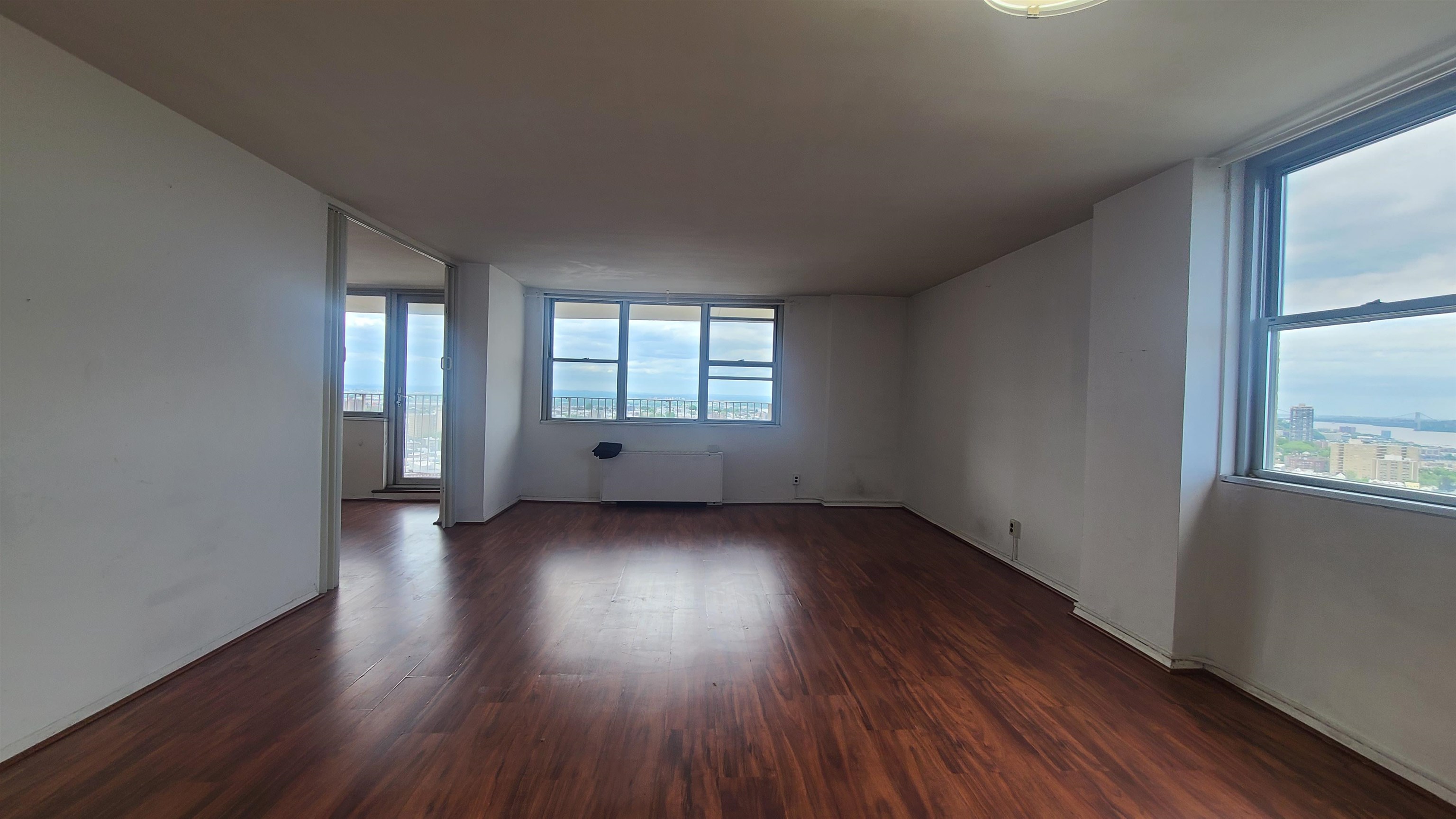 # 250007086 - For Rent in West New York NJ