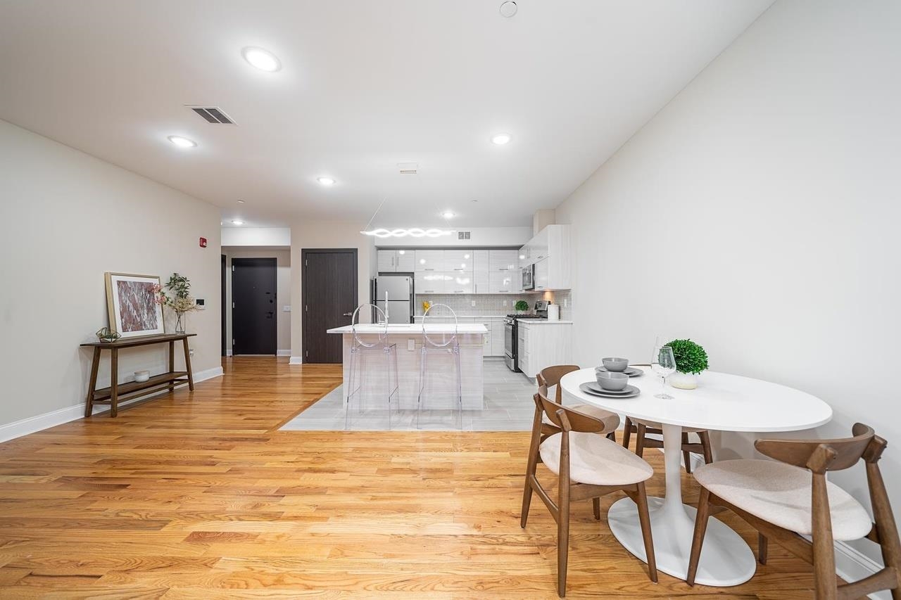 # 250007191 - For Rent in JERSEY CITY - West Bergen NJ