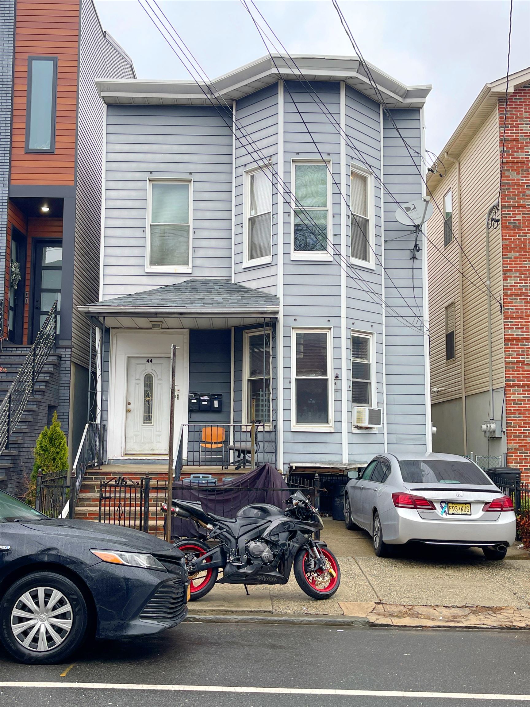 # 250007208 - For Rent in JERSEY CITY - Heights NJ