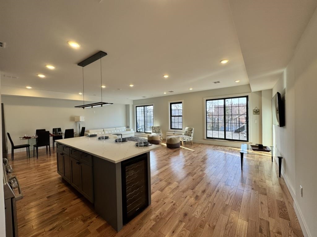 # 250007252 - For Rent in JERSEY CITY - Heights NJ
