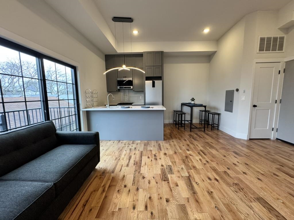# 250007258 - For Rent in JERSEY CITY - Heights NJ