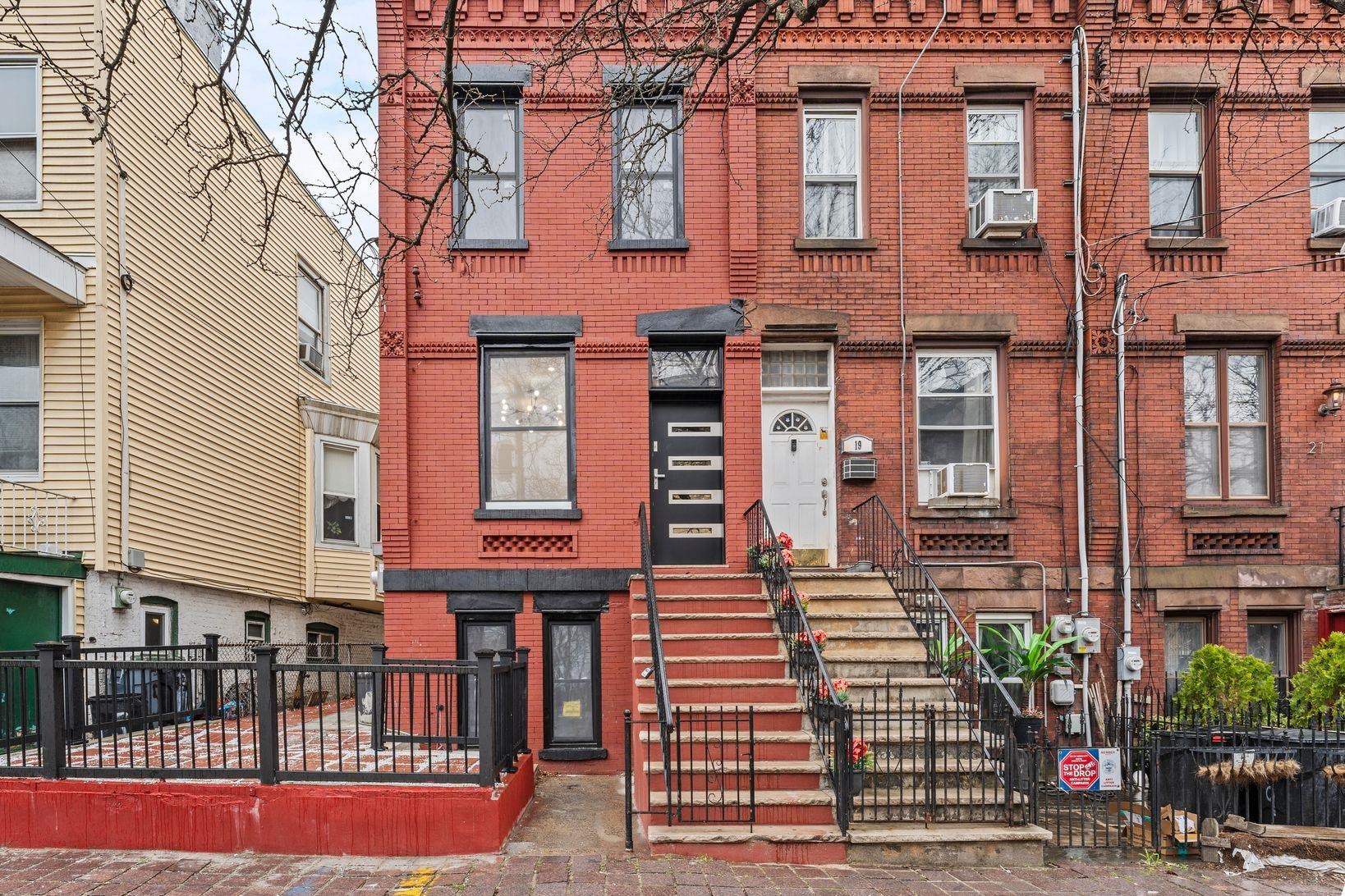 # 250007267 - For Rent in JERSEY CITY - Bergen-Lafayett NJ