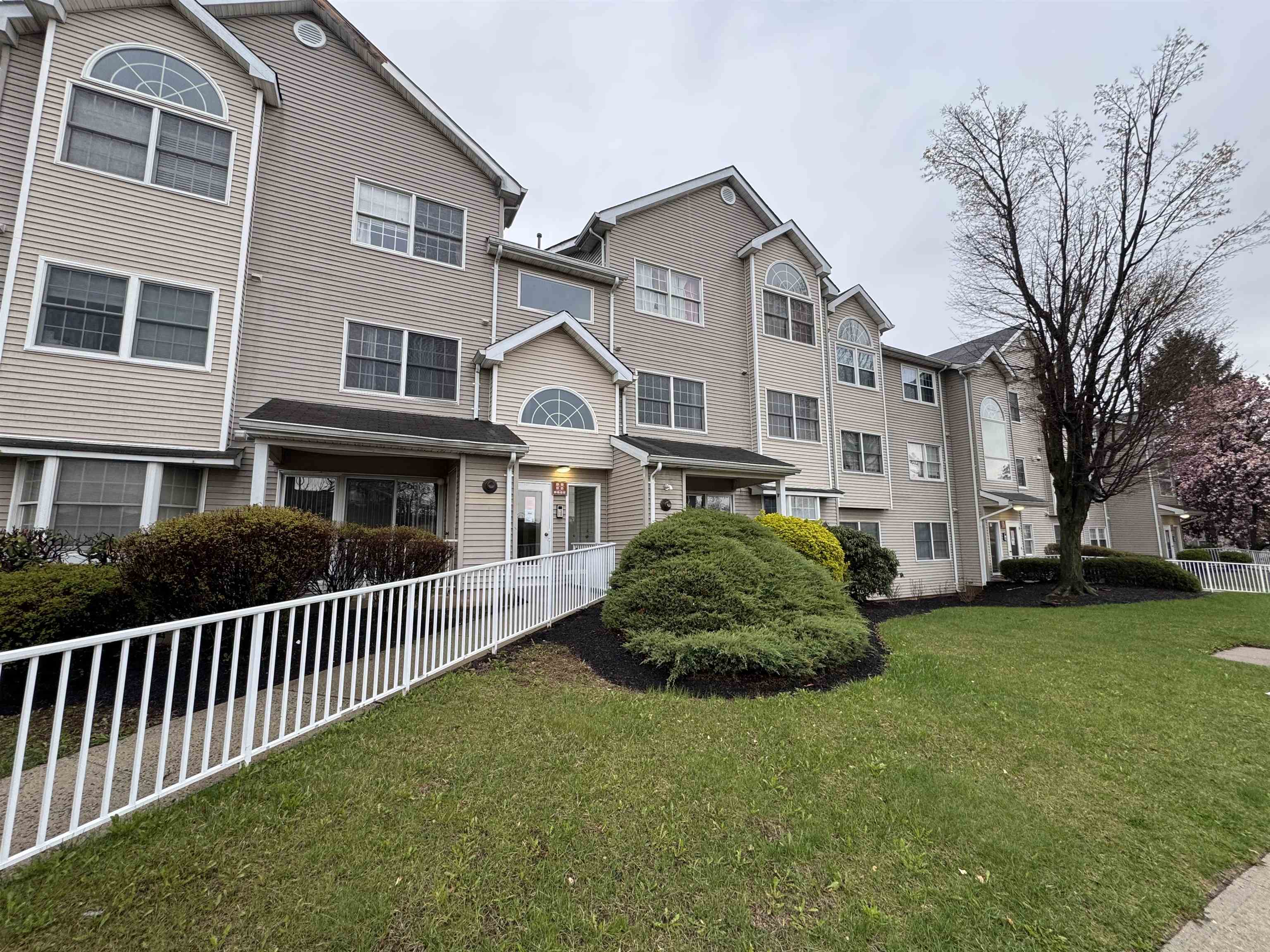 # 250007283 - For Rent in New Brunswick NJ