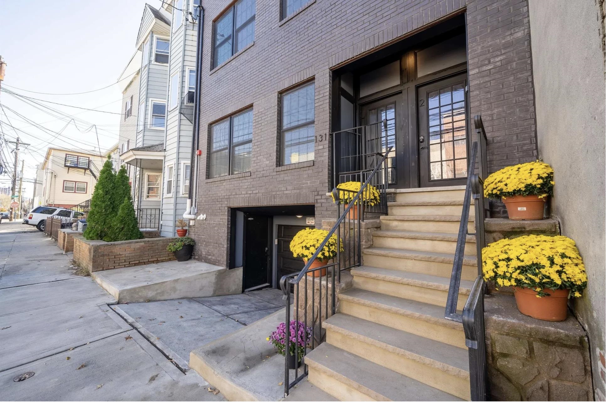 # 250007288 - For Rent in JERSEY CITY - Heights NJ