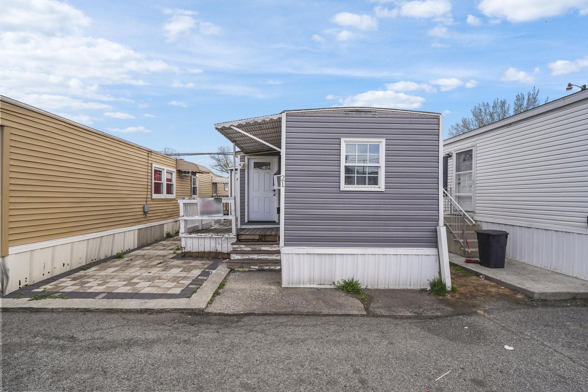 # 250007292 - For Rent in Moonachie NJ