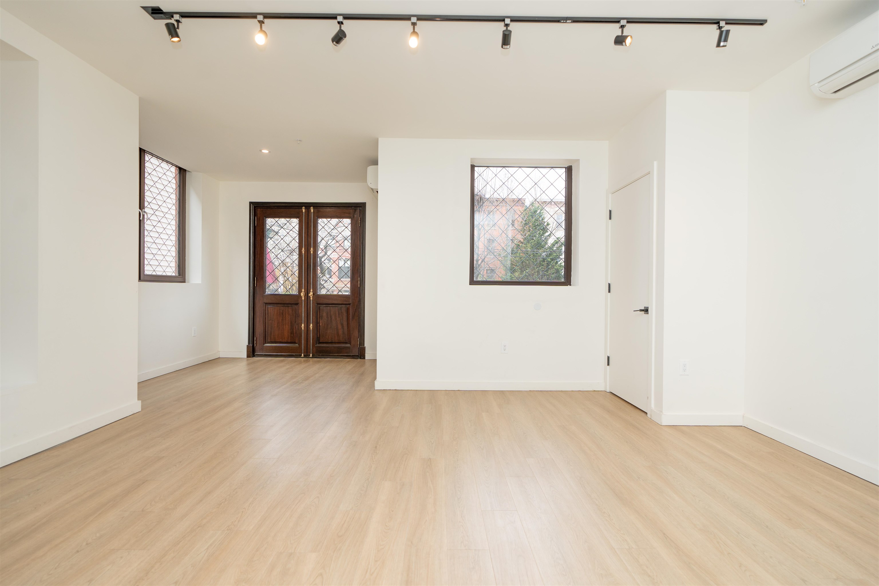 # 250007320 - For Rent in JERSEY CITY - Bergen-Lafayett NJ
