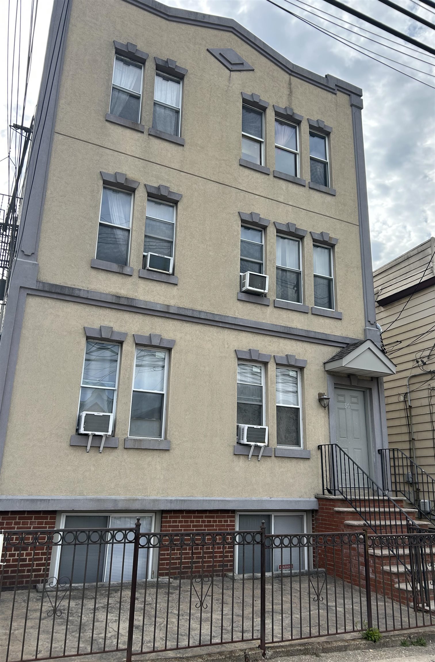 # 250007331 - For Rent in JERSEY CITY - West Bergen NJ