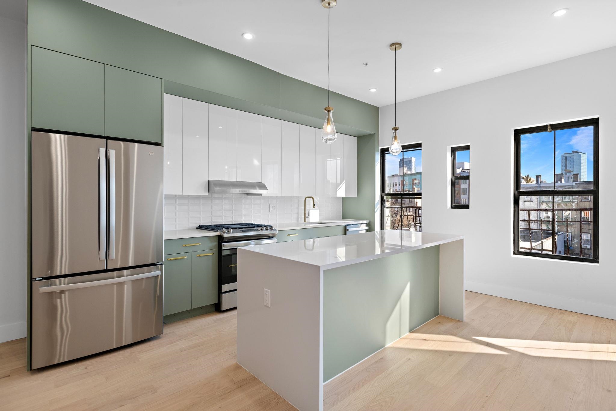 # 250007351 - For Rent in JERSEY CITY - Downtown NJ