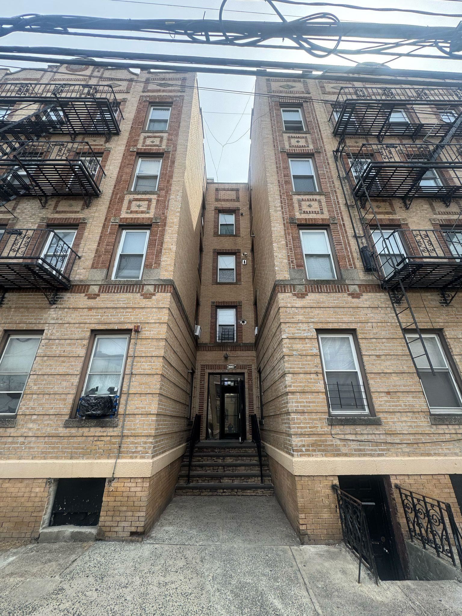 # 250007394 - For Rent in West New York NJ