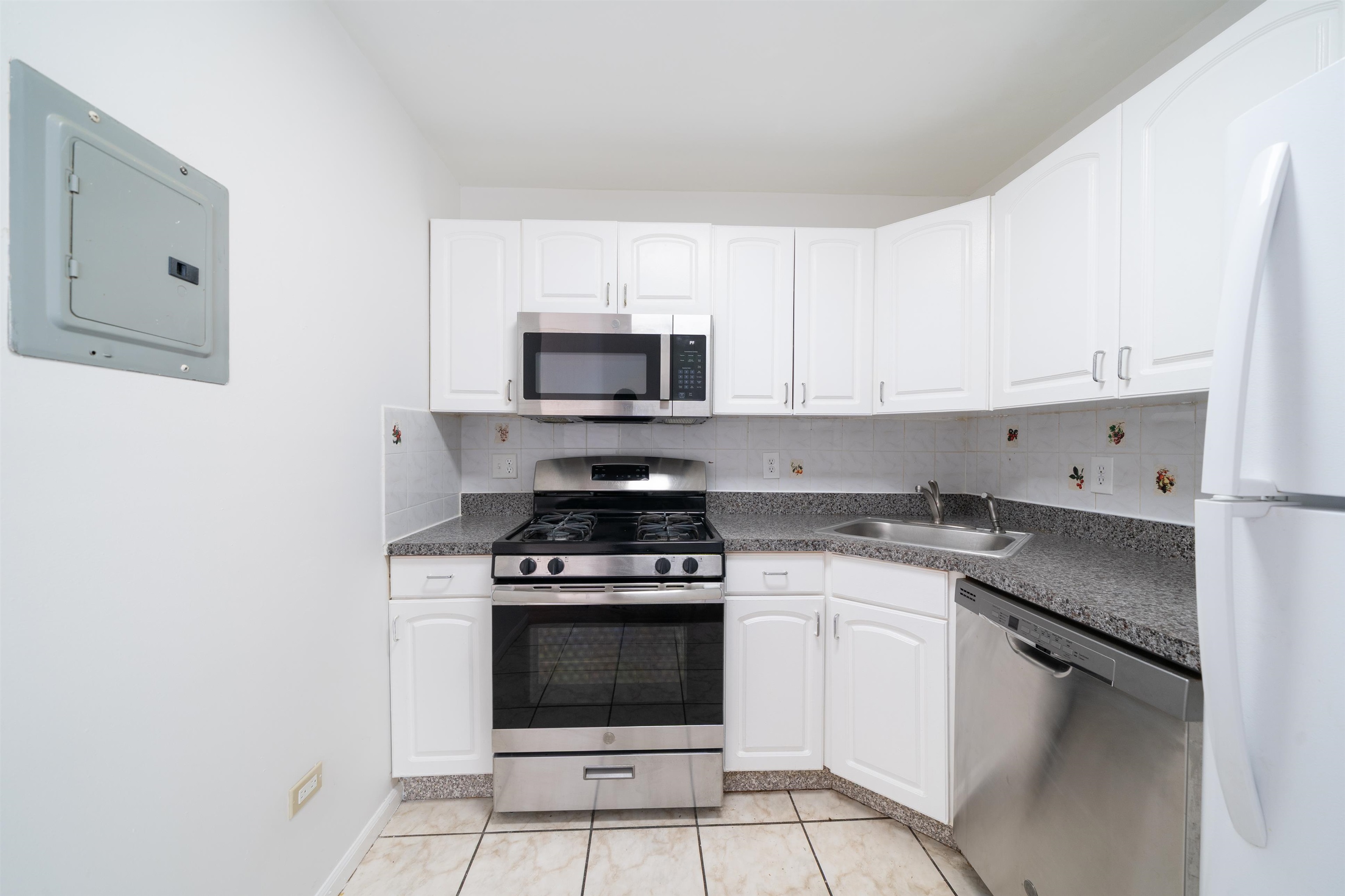 # 250007449 - For Rent in Union City NJ