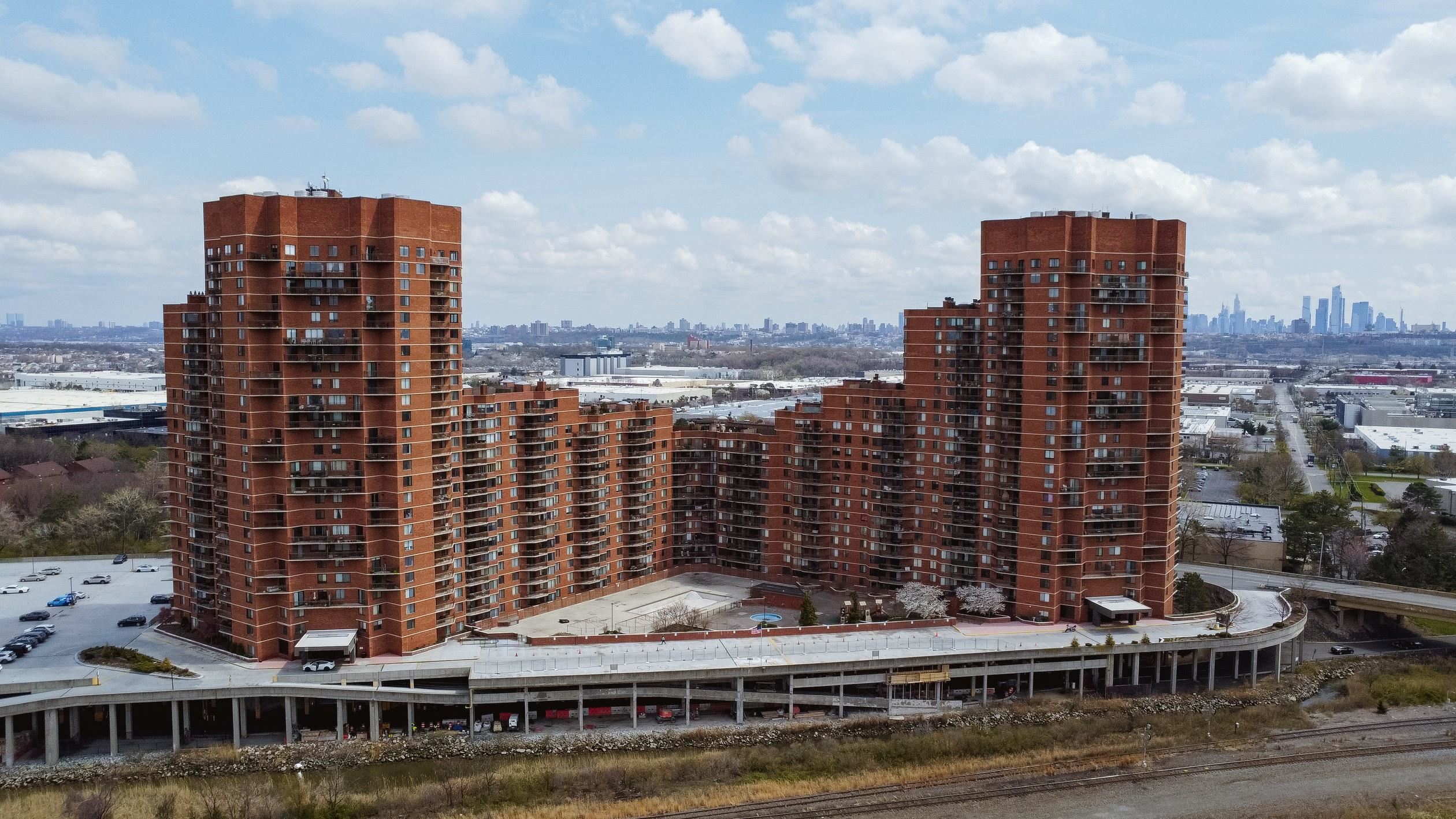 # 250007511 - For Rent in Secaucus NJ