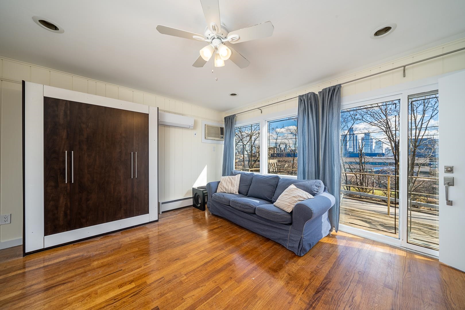 # 250007561 - For Rent in Weehawken NJ