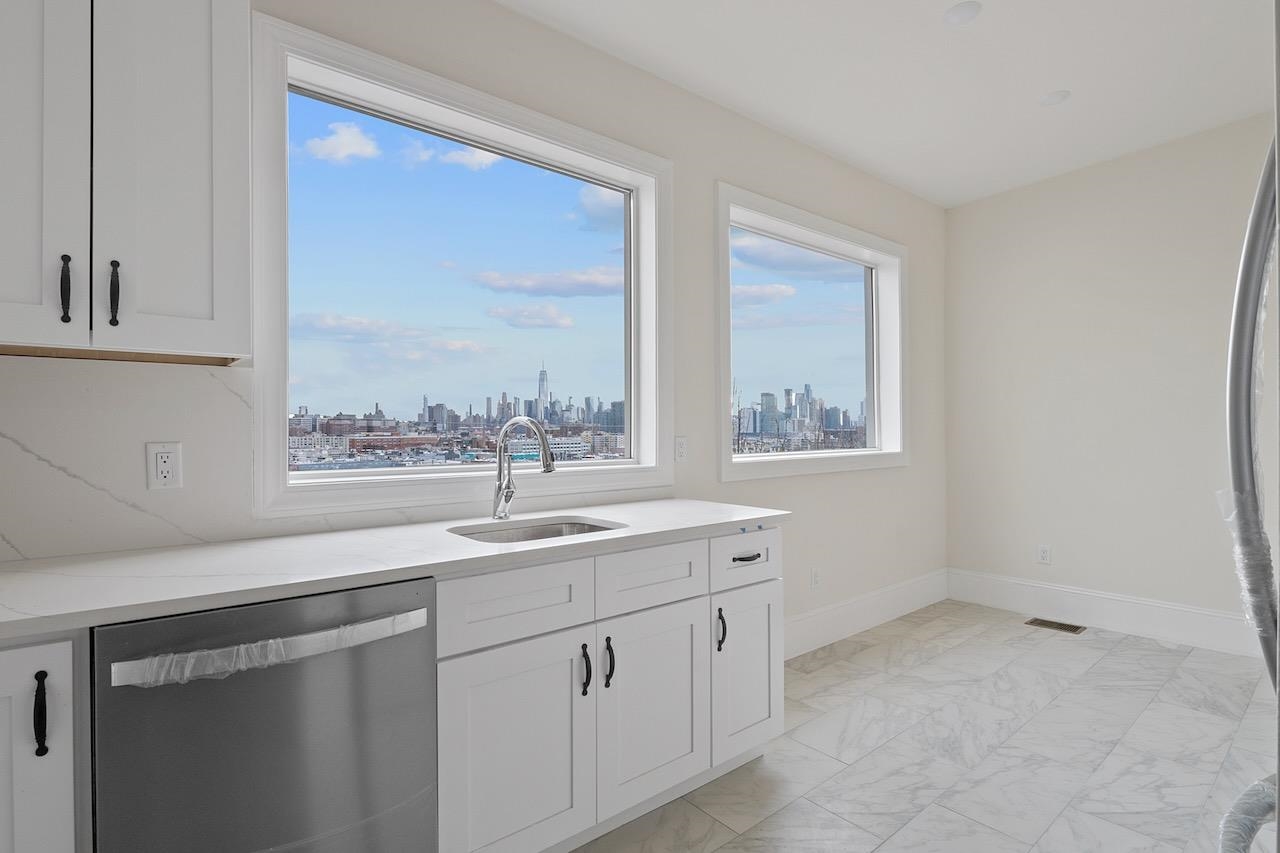 # 250007719 - For Rent in JERSEY CITY - Heights NJ