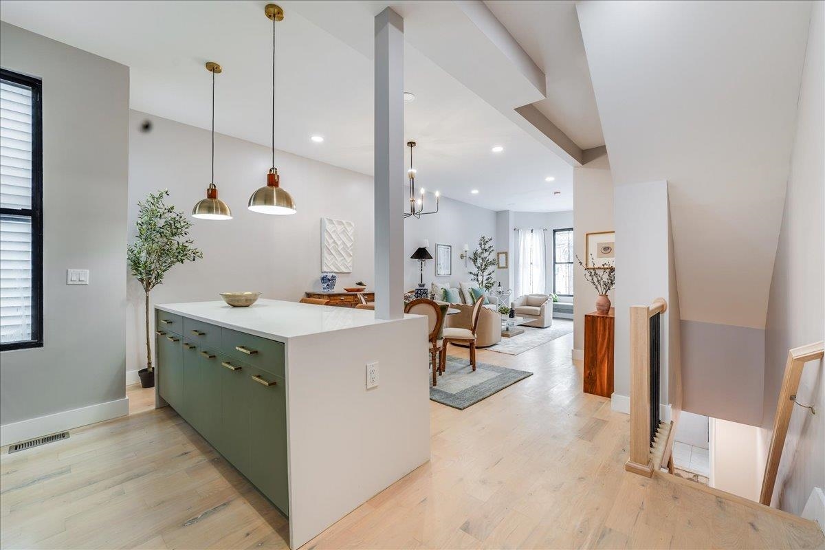 # 250007723 - For Rent in JERSEY CITY - Journal Square NJ