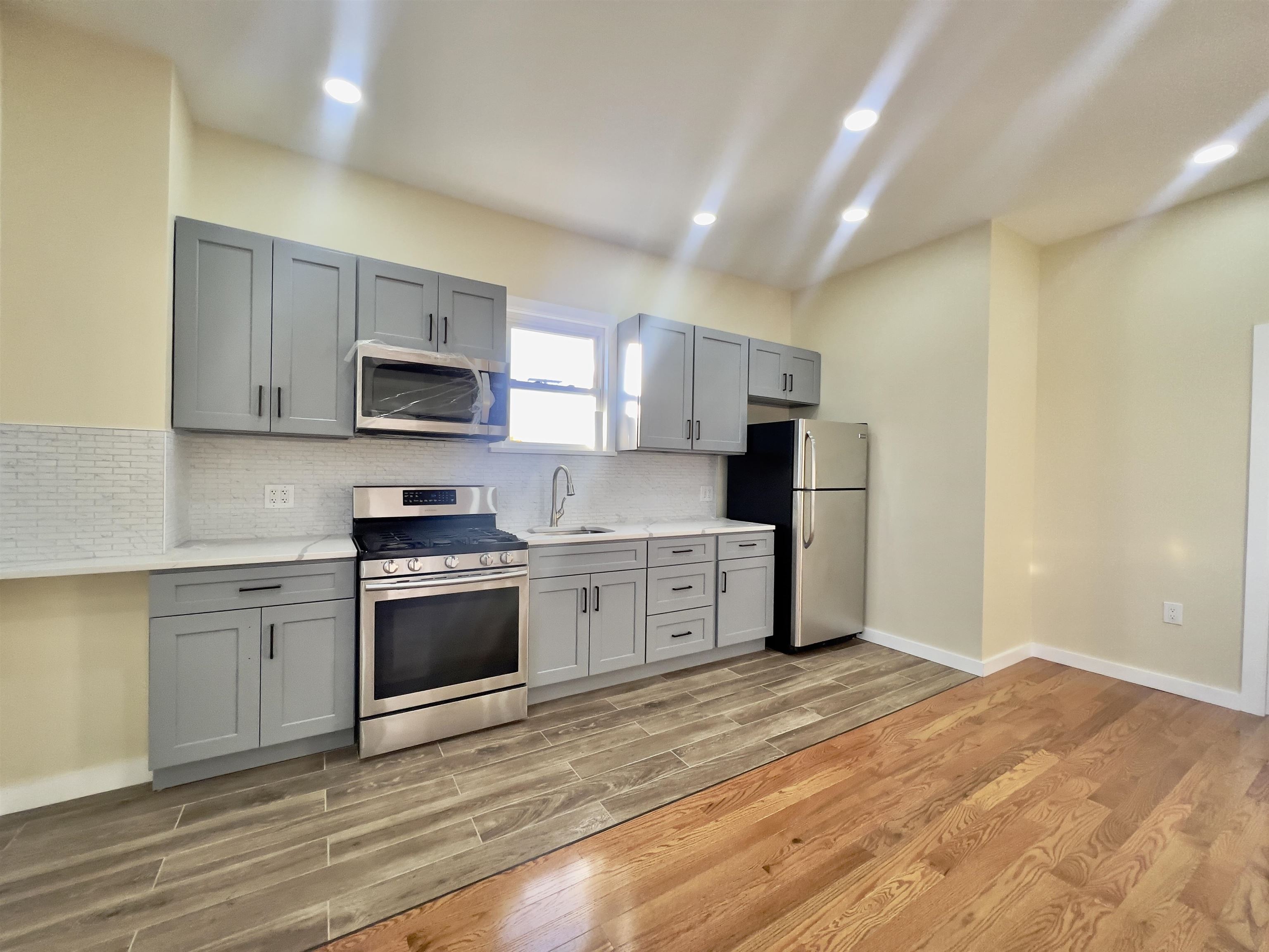 # 250007731 - For Rent in West New York NJ