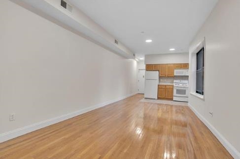 # 250007733 - For Rent in JERSEY CITY - Bergen-Lafayett NJ
