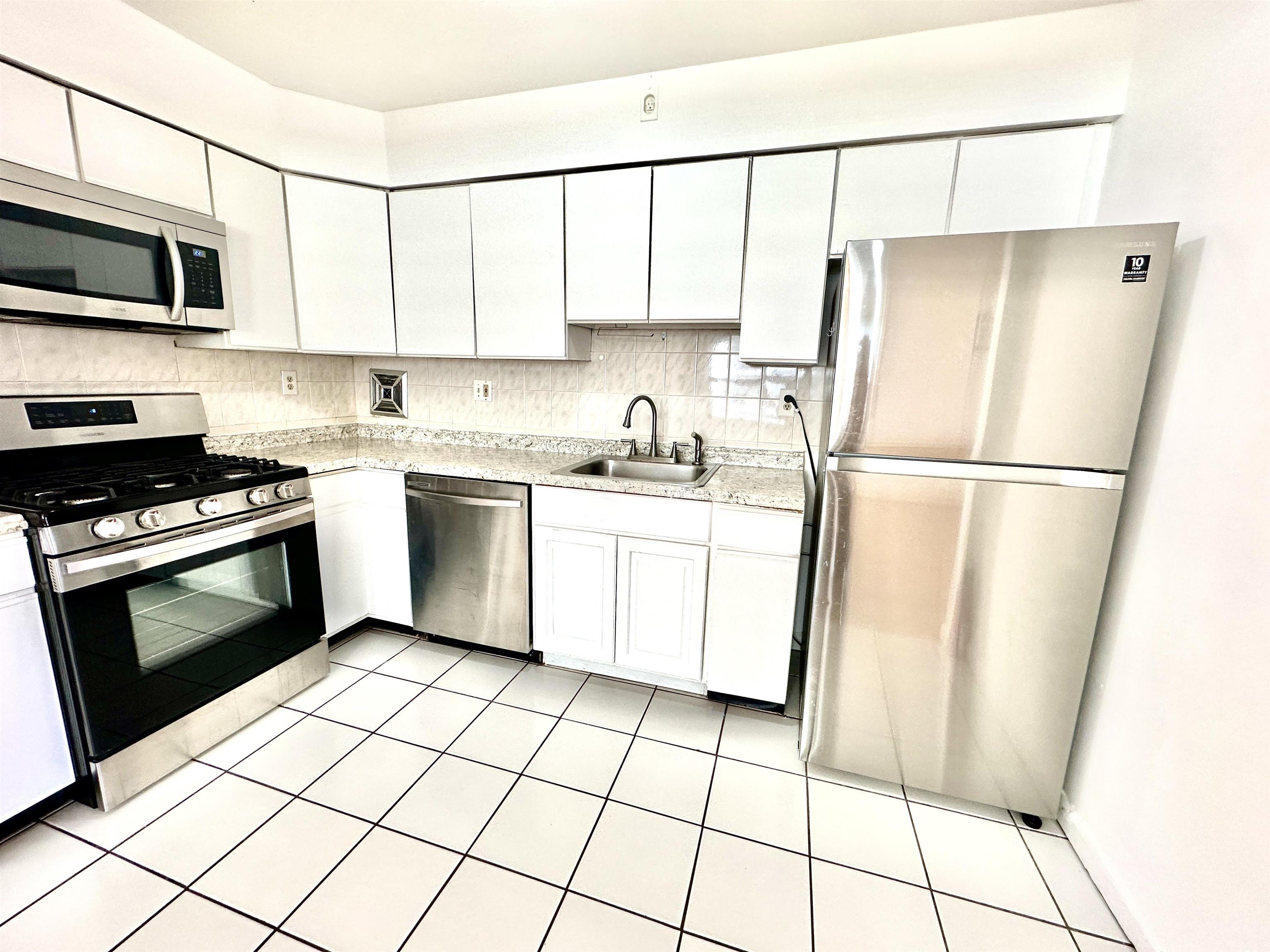 # 250007791 - For Rent in JERSEY CITY - Heights NJ