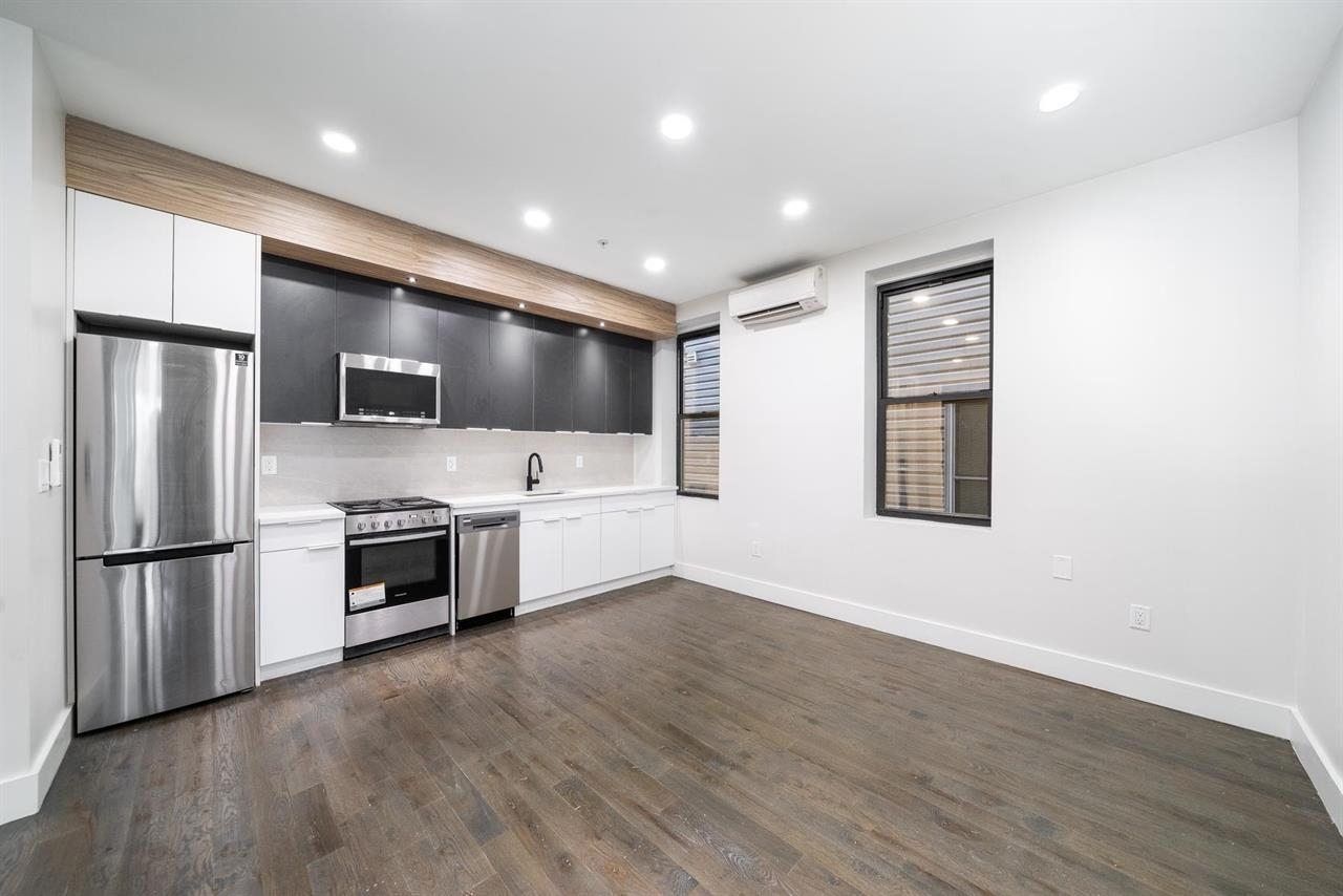 # 250007817 - For Rent in JERSEY CITY - Heights NJ