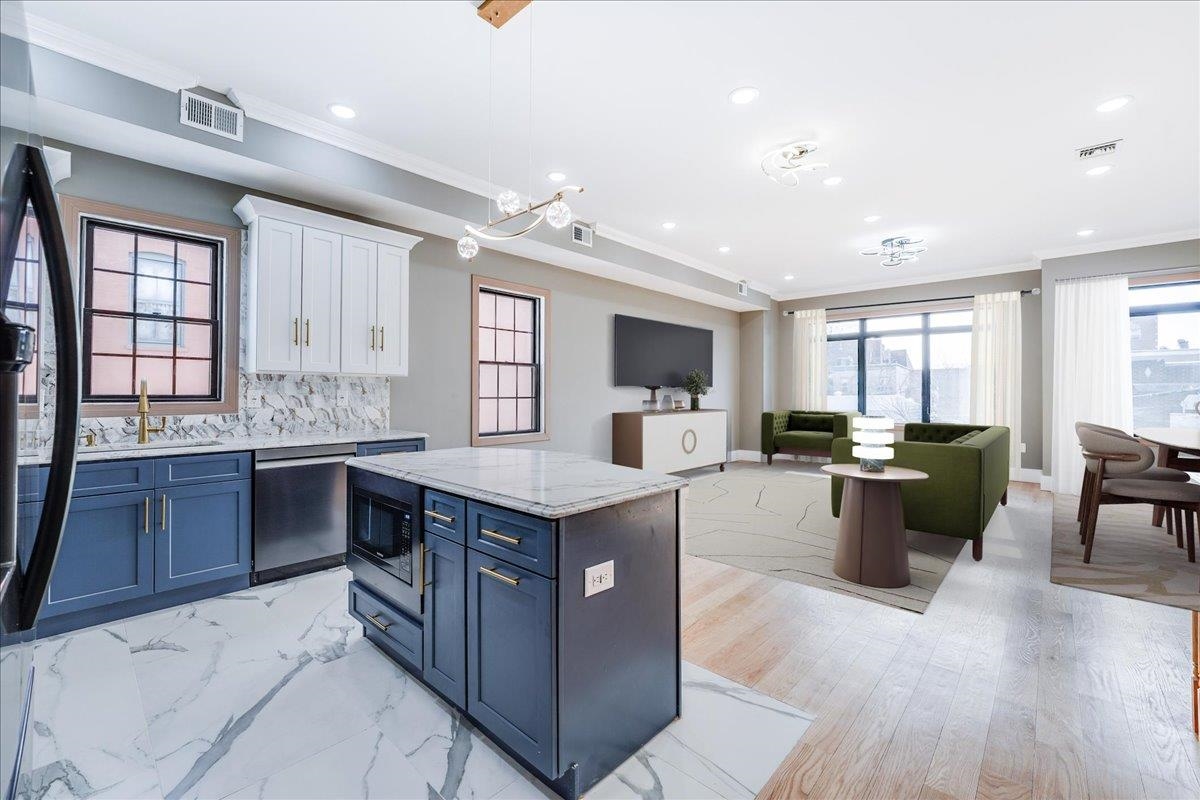 # 250007819 - For Rent in Union City NJ