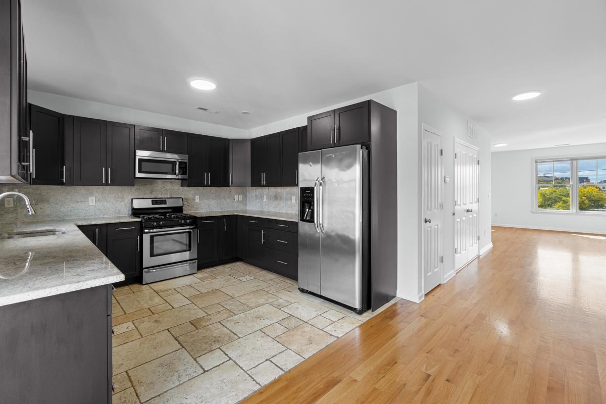 # 250007828 - For Rent in JERSEY CITY - Bergen-Lafayett NJ