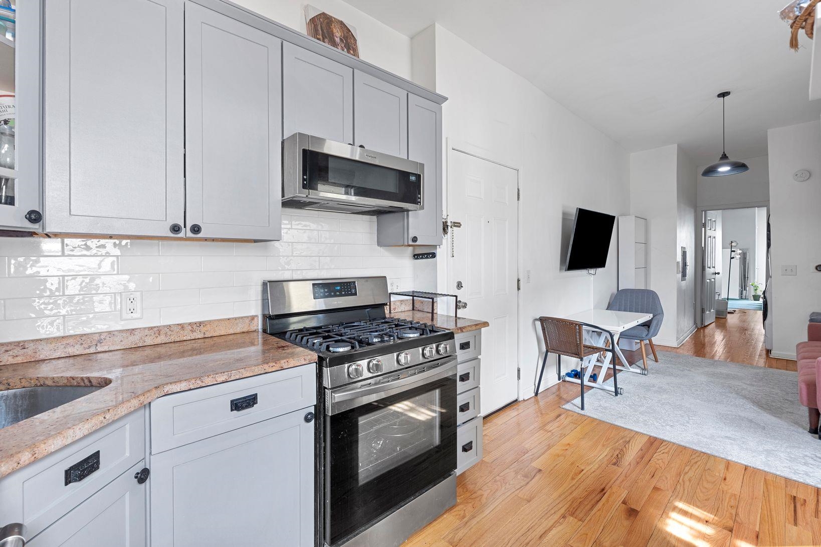 # 250007852 - For Rent in JERSEY CITY - Bergen-Lafayett NJ