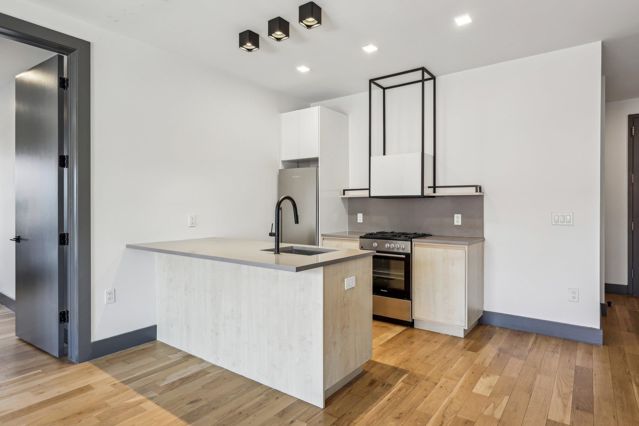 # 250007859 - For Rent in JERSEY CITY - Bergen-Lafayett NJ
