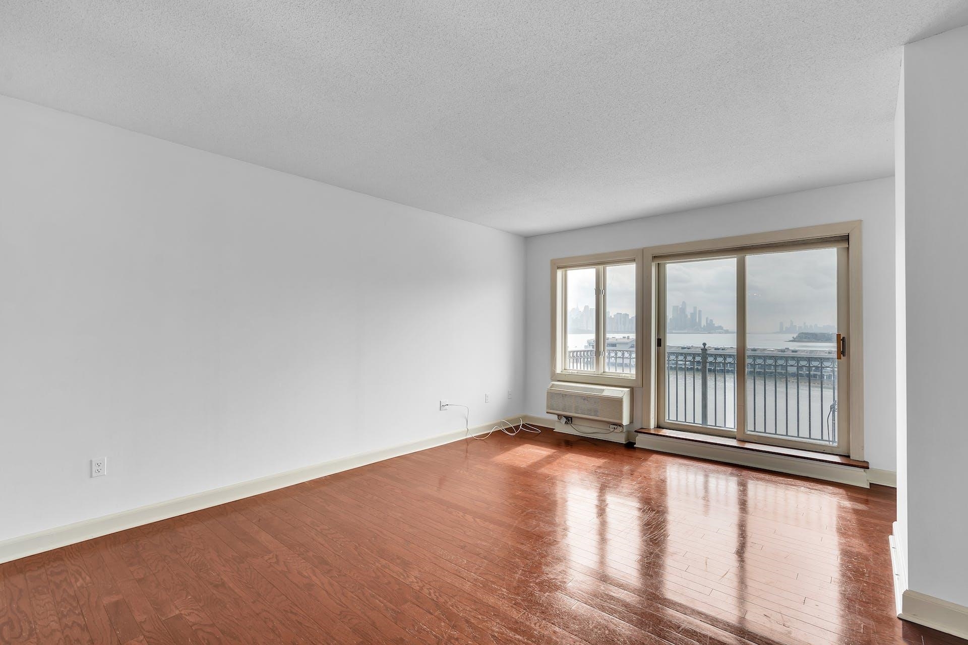# 250007880 - For Rent in Edgewater NJ