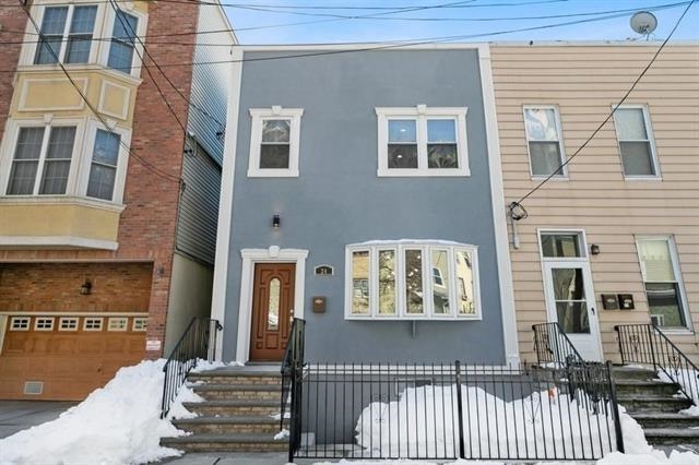 # 250007894 - For Rent in Weehawken NJ