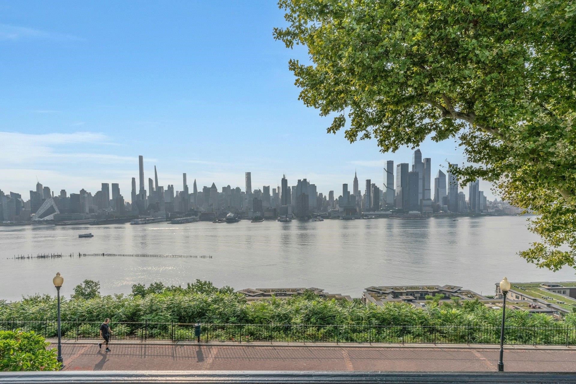 # 250007901 - For Rent in Weehawken NJ
