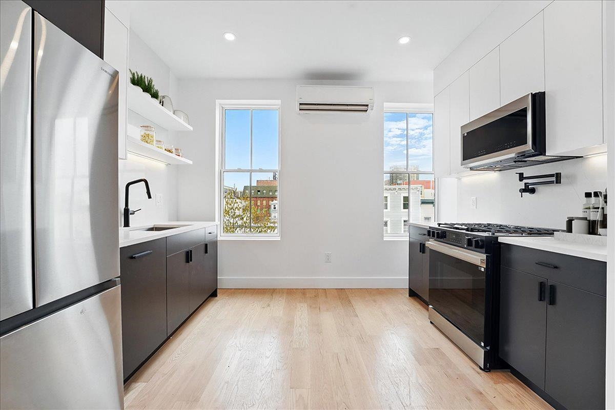 # 250007905 - For Rent in JERSEY CITY - Downtown NJ