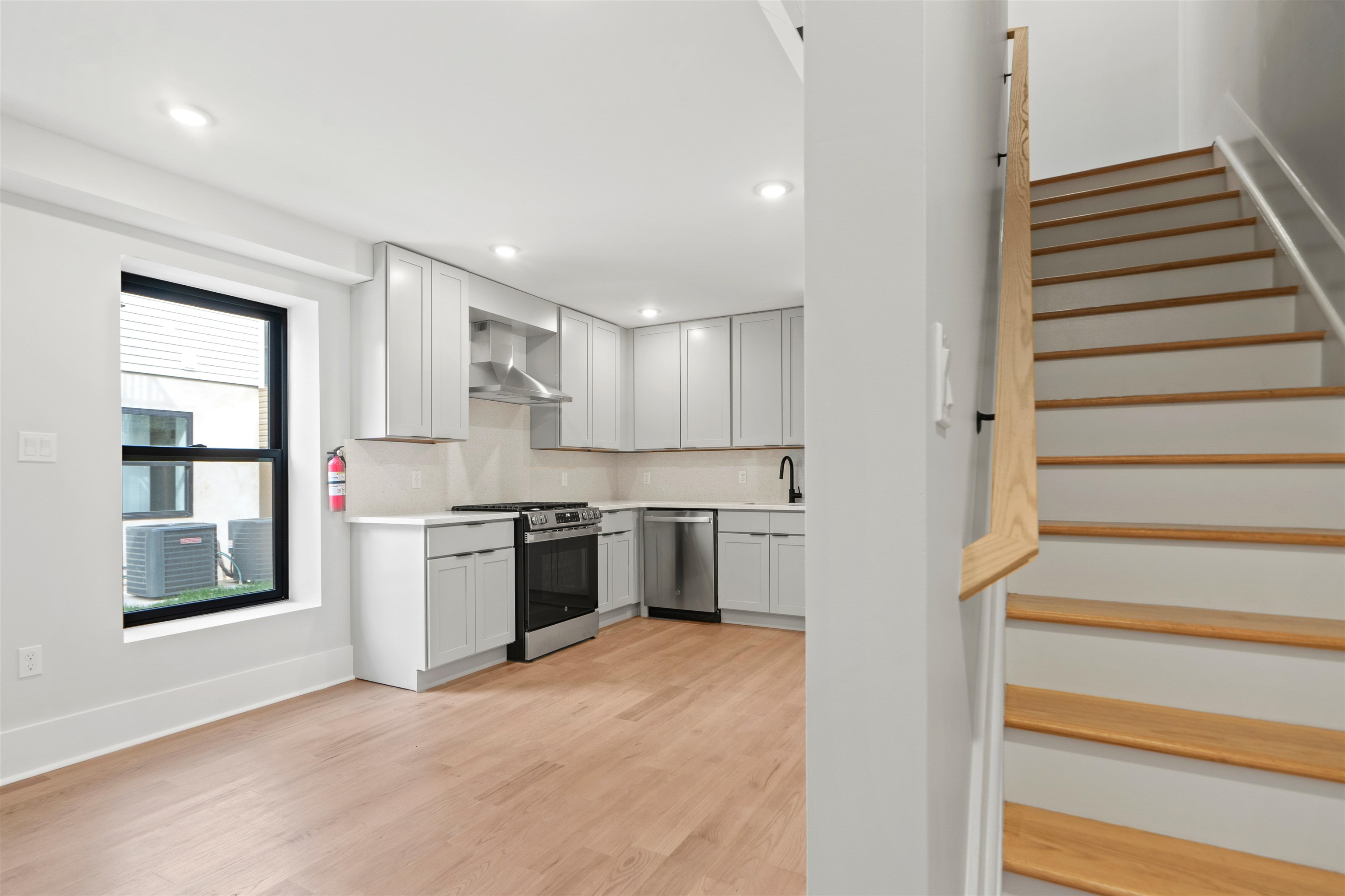 # 250007939 - For Rent in JERSEY CITY - Heights NJ
