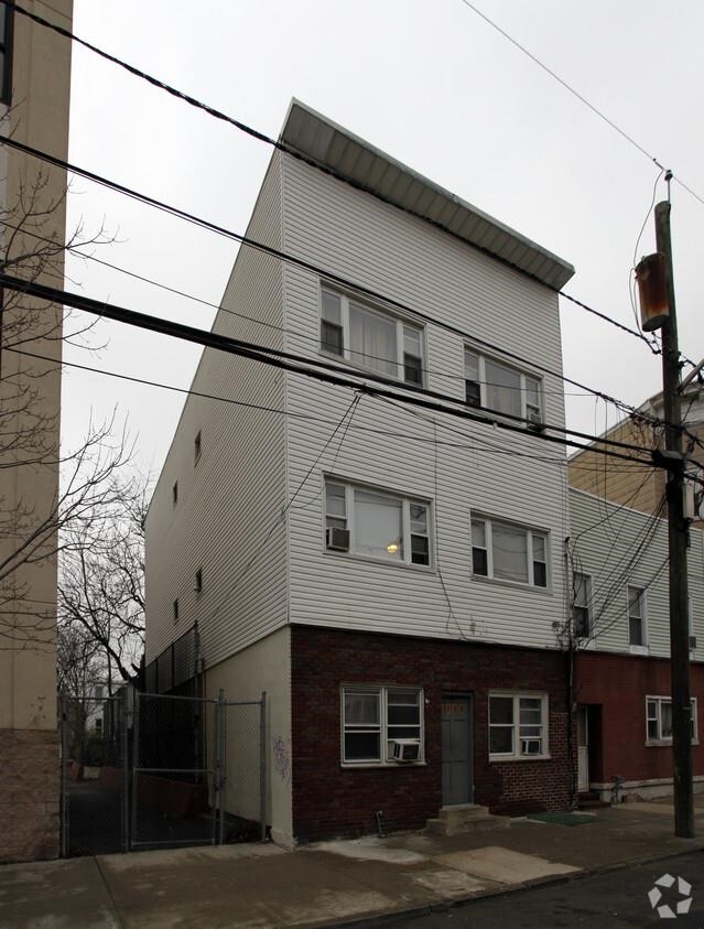 # 250007942 - For Rent in JERSEY CITY - Heights NJ