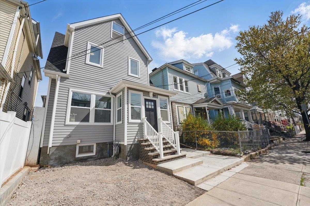 # 250007996 - For Rent in Newark NJ