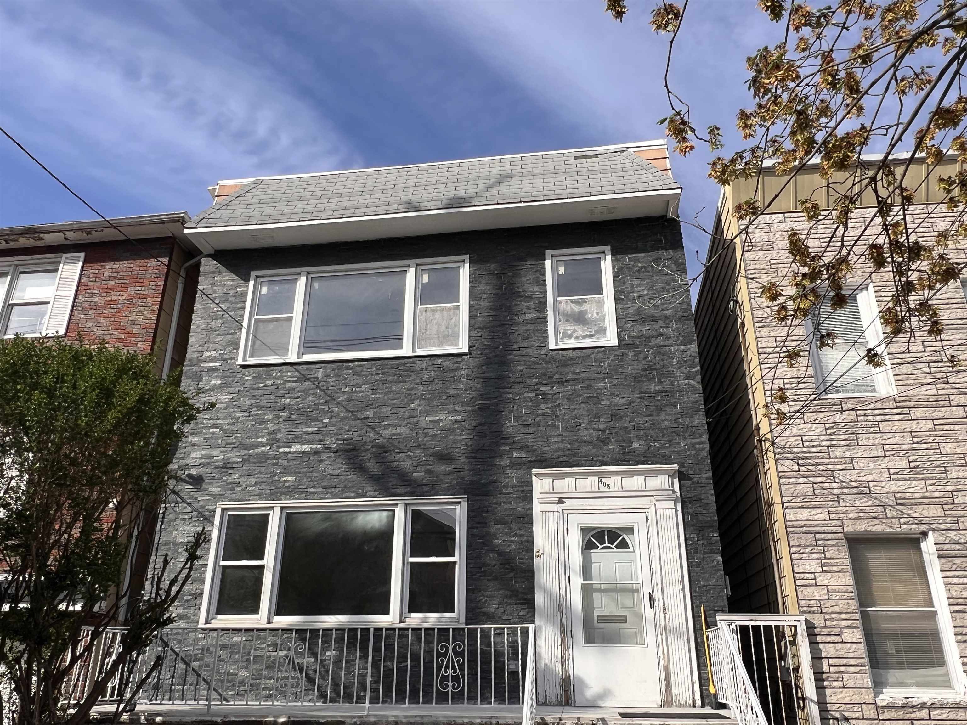 # 250008020 - For Rent in Guttenberg NJ