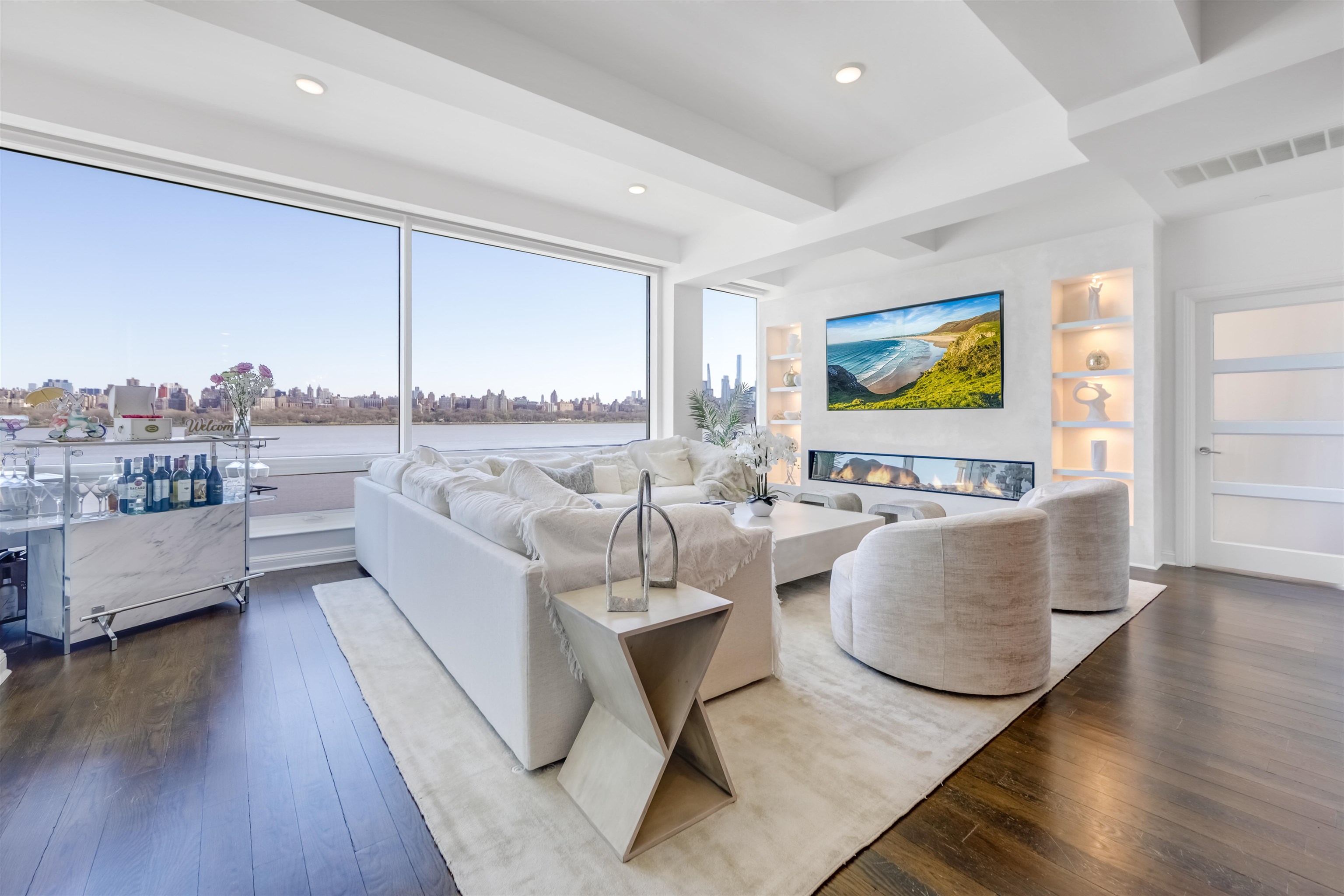 # 250008044 - For Rent in Edgewater NJ