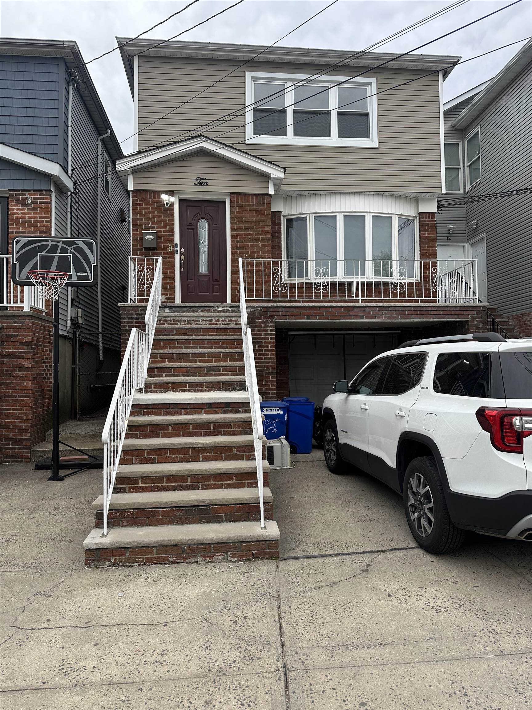 # 250008079 - For Rent in Bayonne NJ