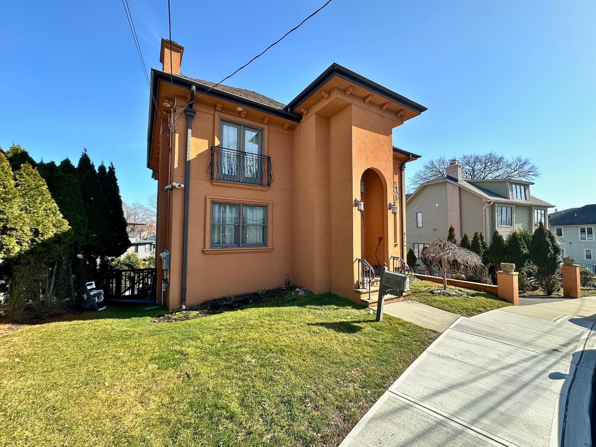 # 250008080 - For Rent in Cliffside Park NJ