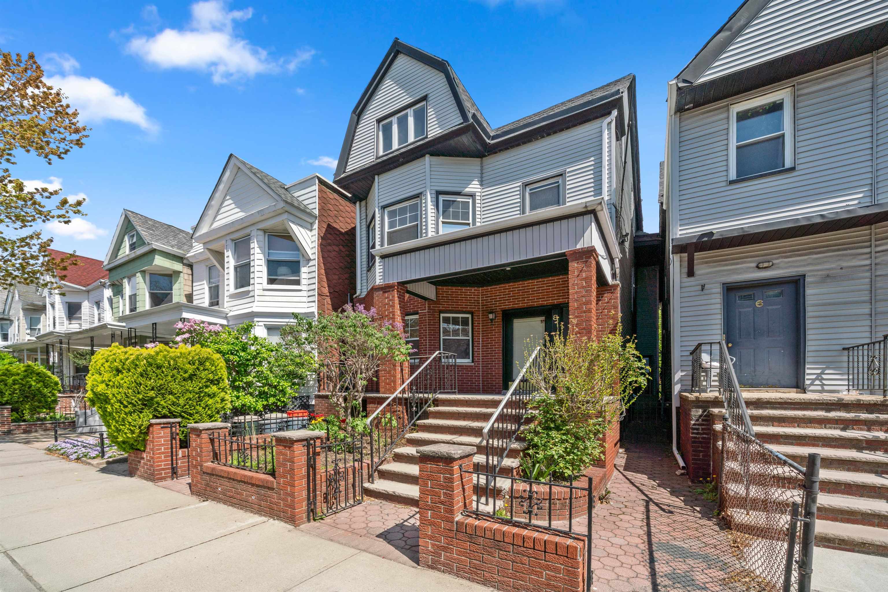 # 250008098 - For Rent in Weehawken NJ