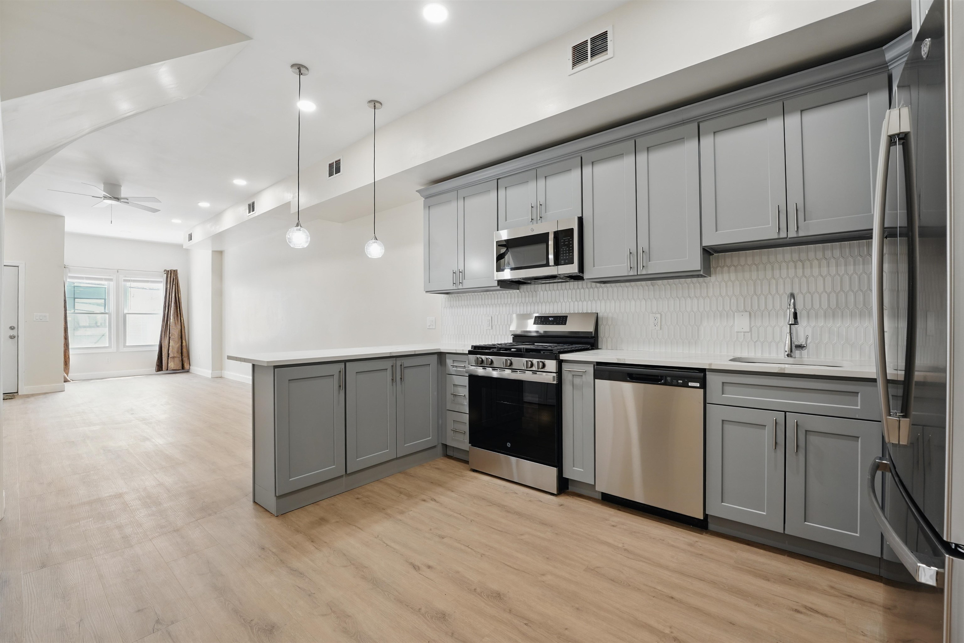 # 250008126 - For Rent in JERSEY CITY - Heights NJ
