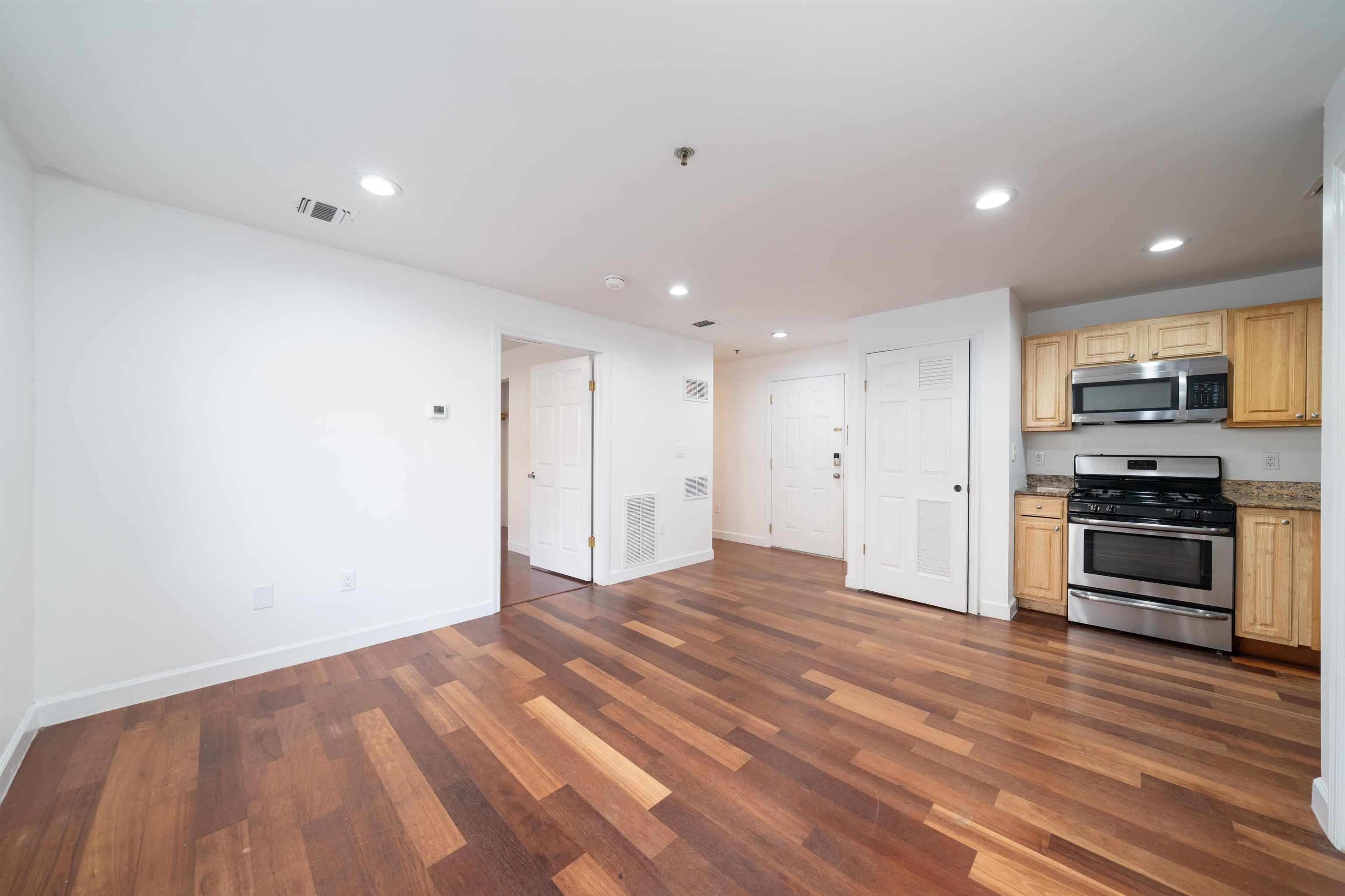 # 250008155 - For Rent in Union City NJ